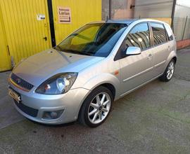 FORD Fiesta 1.2 16V 5p. Ghia per neopatentati