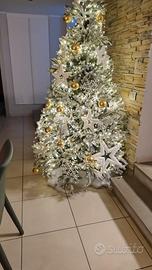 albero di Natale innevato 