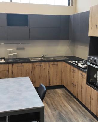 Cucina stile industriale, nuova ed adattabile