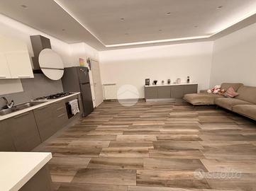 4 LOCALI A MARANO DI NAPOLI