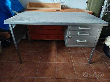 scrivania 