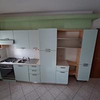 cucina completa con gli elettrodomestici + divano 