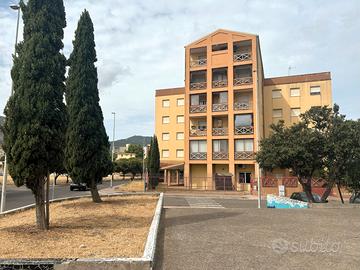 Luminoso piano alto con ascensore cantina e posto