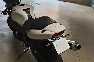 Moto molto bella Triumph Speed Four 600 Anno 2003.