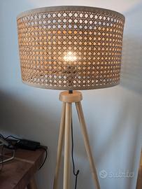 Lampada da terra in rattan Sklum