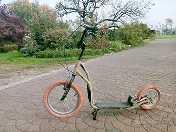 Bmx Monopattino street surfing 