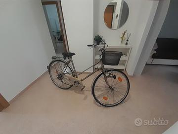 Bicicletta antica da donna