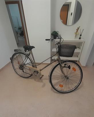 Bicicletta antica da donna