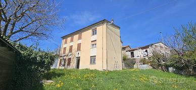 Casa indipendente di 170 m² con 5 locali e box aut