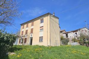 Casa indipendente di 170 m² con 5 locali e box aut