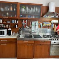 Cucina in ciliegio con forno Whirpool + dispensa