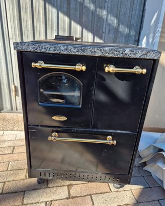 Stufa CADEL a legna con forno