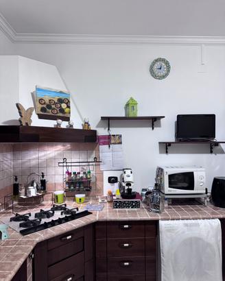 Parete attrezzata piu cucina