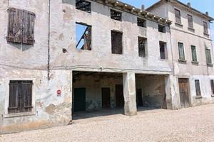 Ampio rustico con ampio spazio esterno