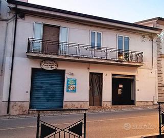 Alloggio da ristrutturare