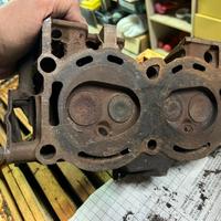 Due teste di macchina Ford 4cilindri d’ epoca