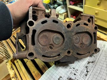 Due teste di macchina Ford 4cilindri d’ epoca