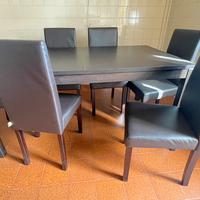Tavolo con sedie nuove – Pari al nuovo