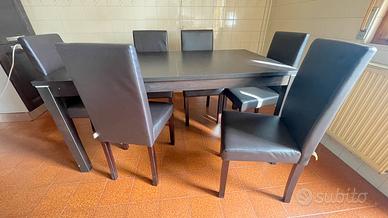 Tavolo con sedie nuove – Pari al nuovo