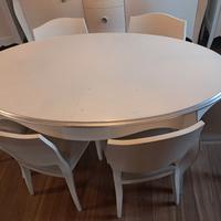 Tavolo e sedie shabby chic