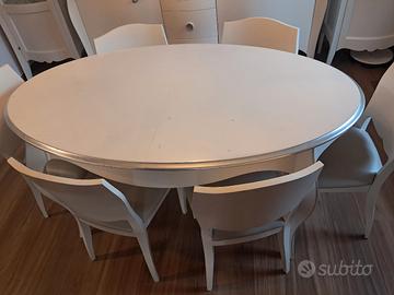 Tavolo e sedie shabby chic