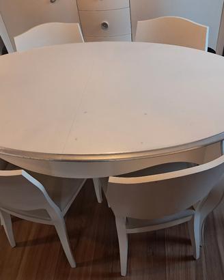 Tavolo e sedie shabby chic