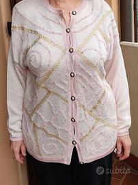 Cardigan  rosa  con applicazioni 