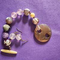 bracciale e orecchini in pietra naturale