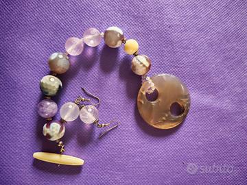 bracciale e orecchini in pietra naturale