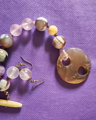 bracciale e orecchini in pietra naturale