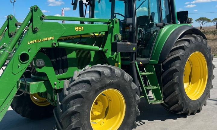 JOHN DEERE 6420S CON CARICATORE FRONTALE