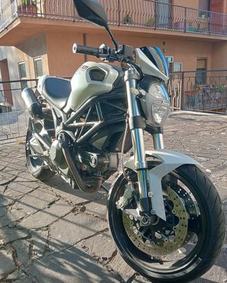 Ducati Monster 696+ 2010