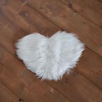 Tappeto bianco a forma di cuore