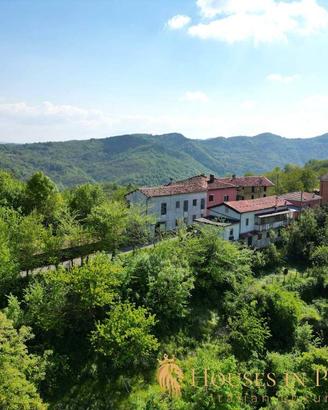 Rustico / Casale di 100 m² con più di 5 locali e b