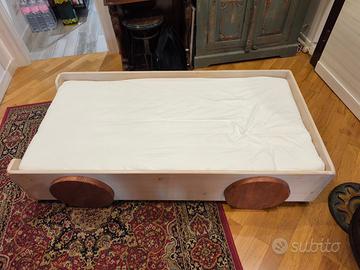 Lettino montessoriano realizzaro a mano