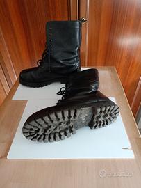 anfibi stivaletto tipo dr martens