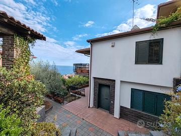 Villa panoramica zona Vampolieri - Acicastello