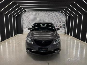 Lancia Ypsilon 1.0 HYBRID-LOUNGE-69CV-NEOPATENTATO