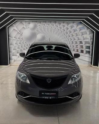 Lancia Ypsilon 1.0 HYBRID-LOUNGE-69CV-NEOPATENTATO