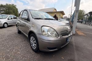 Toyota Yaris 1.0i 16V cat 5 porte Sol
