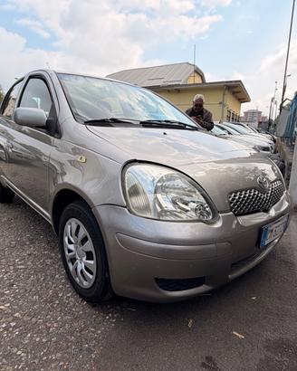 Toyota Yaris 1.0i 16V cat 5 porte Sol