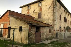 Rustico / Casale di 340 m² con 2 locali e box auto
