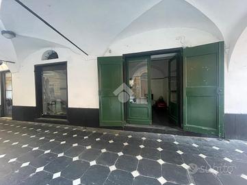 NEGOZIO A LAVAGNA