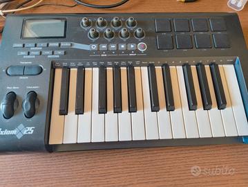 M audio Axiom 25