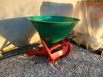 Spandiconcime vigneto 