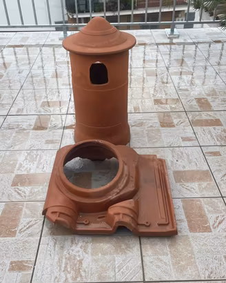 Comignolo torrino in terracotta con base in tegola