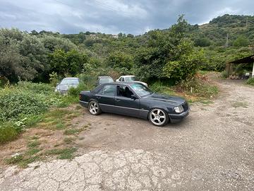 Vari cerchi in lega e in ferro con gomme o senza