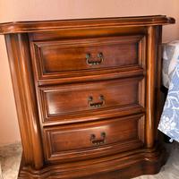 2 Comodini in legno massello