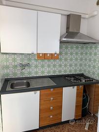 Cucina completa di frigorifero