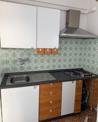 Cucina completa di frigorifero